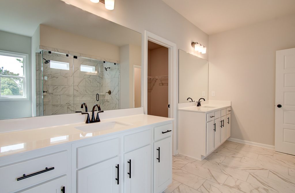 double sinks in primary bathroom
