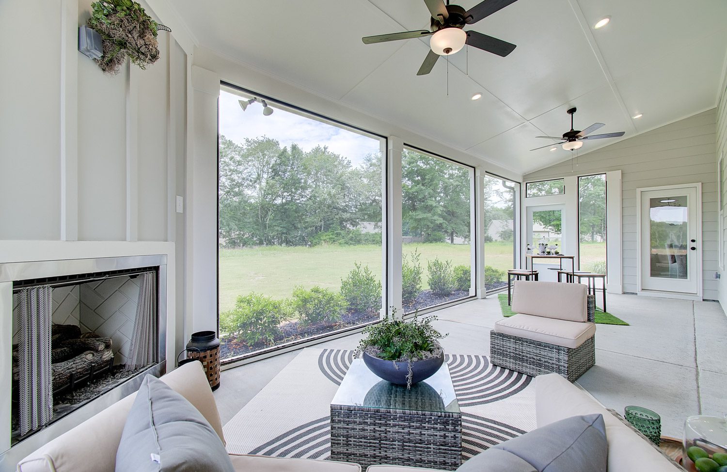 Canterbury Model_Rosewood Lake_outdoor living space